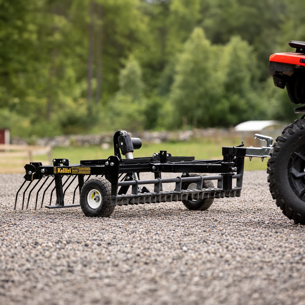Gårdsharv ATV med justerbart chassis og drag