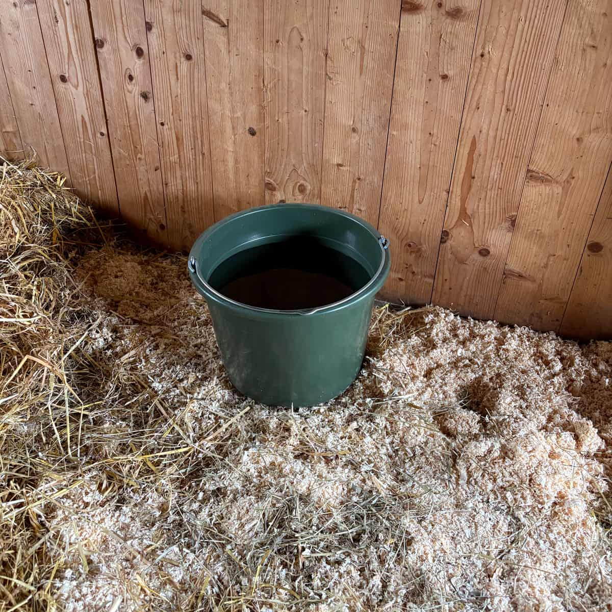 Bøtte med metallhåndtak 20 l