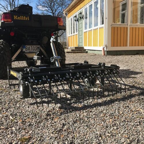 Gårdsharv ATV med justerbart chassis og drag
