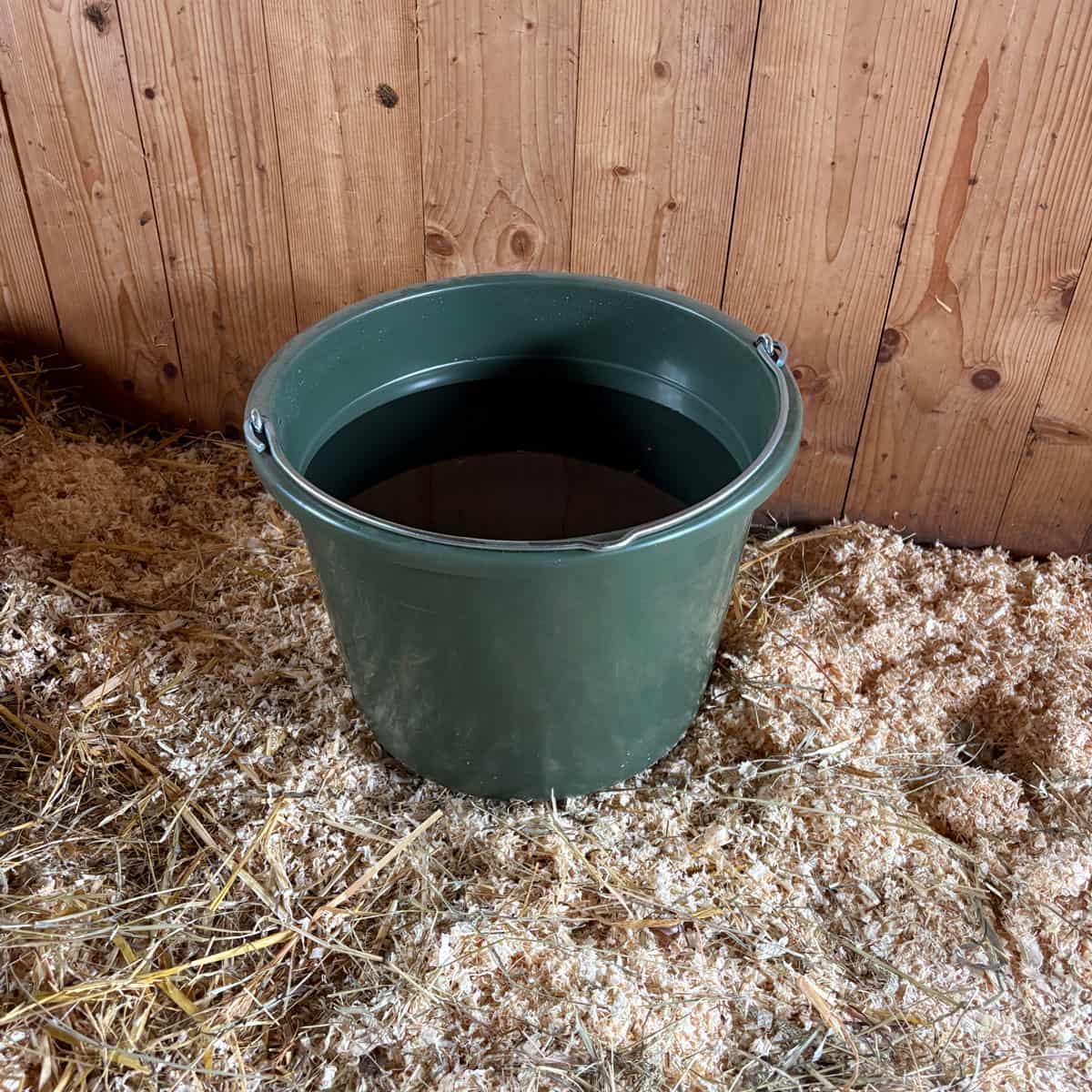 Bøtte med metallhåndtak 20 l
