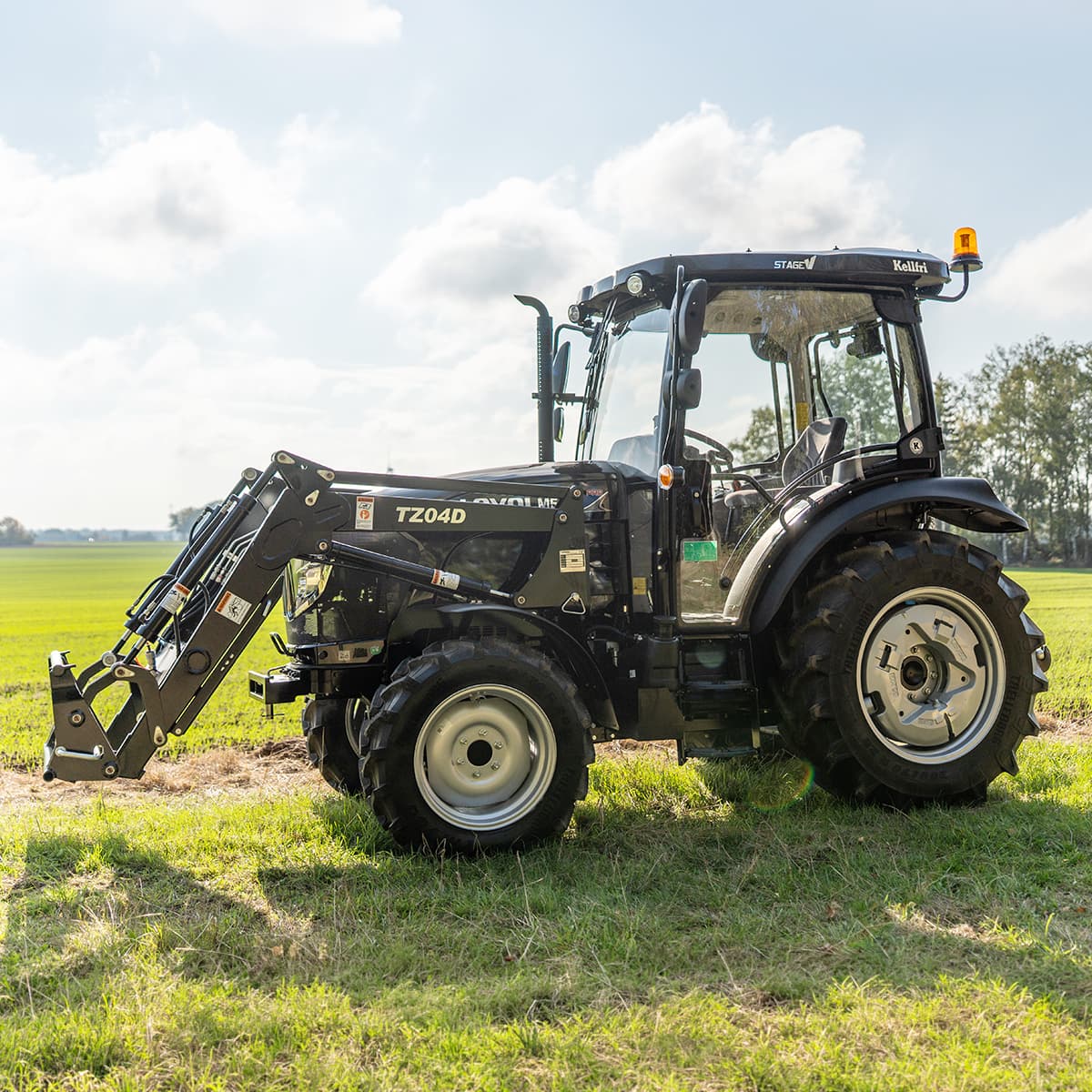 Traktor Lovol 55 hk PRO 4WD med frontlaster, Stage V