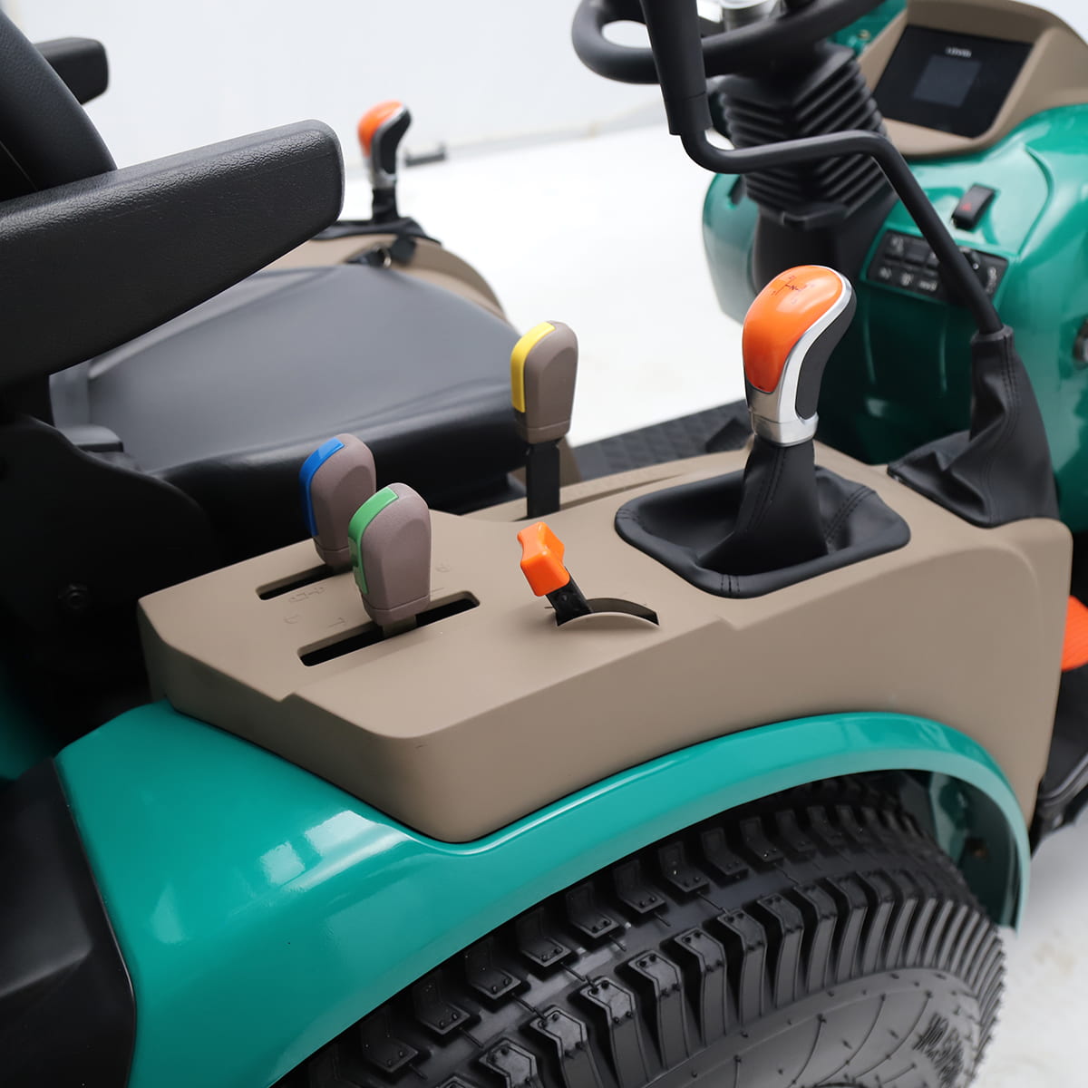 Kompakttraktor Lovol 25 hk, uten hytte