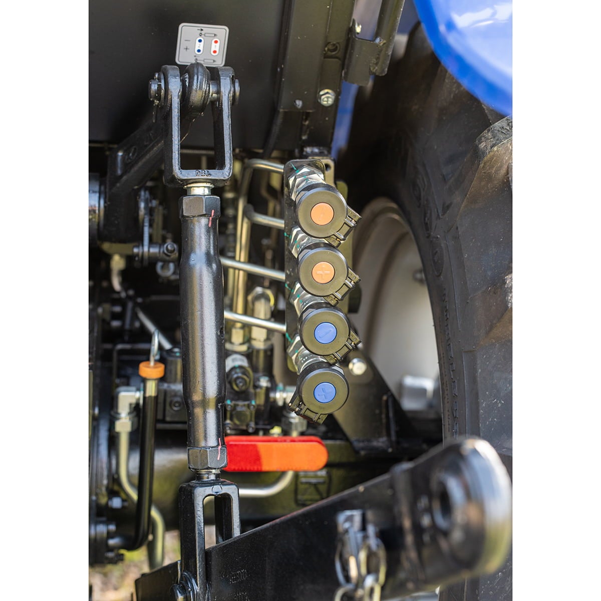 Traktor Lovol 25 hk med frontlaster Stage V