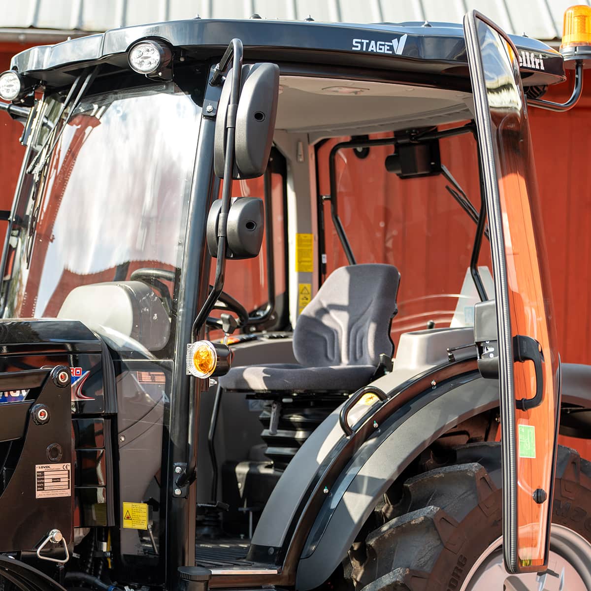 Traktor Lovol 55 hk PRO 4WD med frontlaster, Stage V
