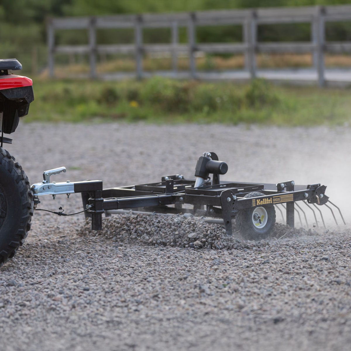 Gårdsharv ATV med justerbart chassis og drag