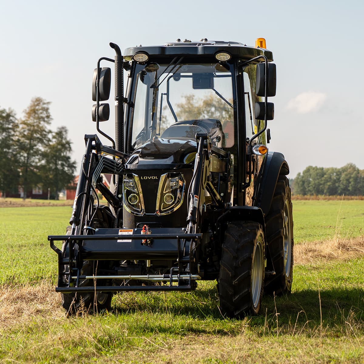 Traktor Lovol 55 hk PRO 4WD med frontlaster, Stage V
