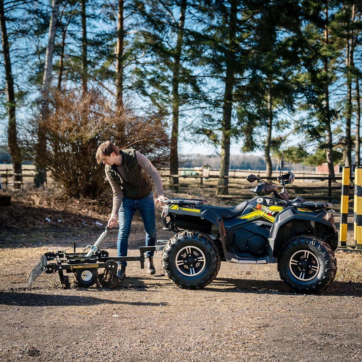 Gårdsharv ATV med justerbart chassis og drag