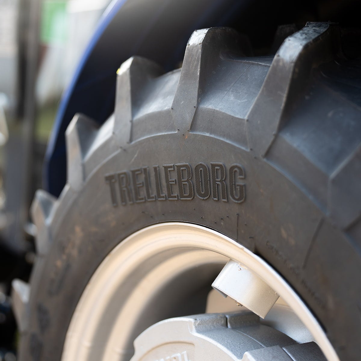 Traktor Lovol 25 hk med frontlaster Stage V