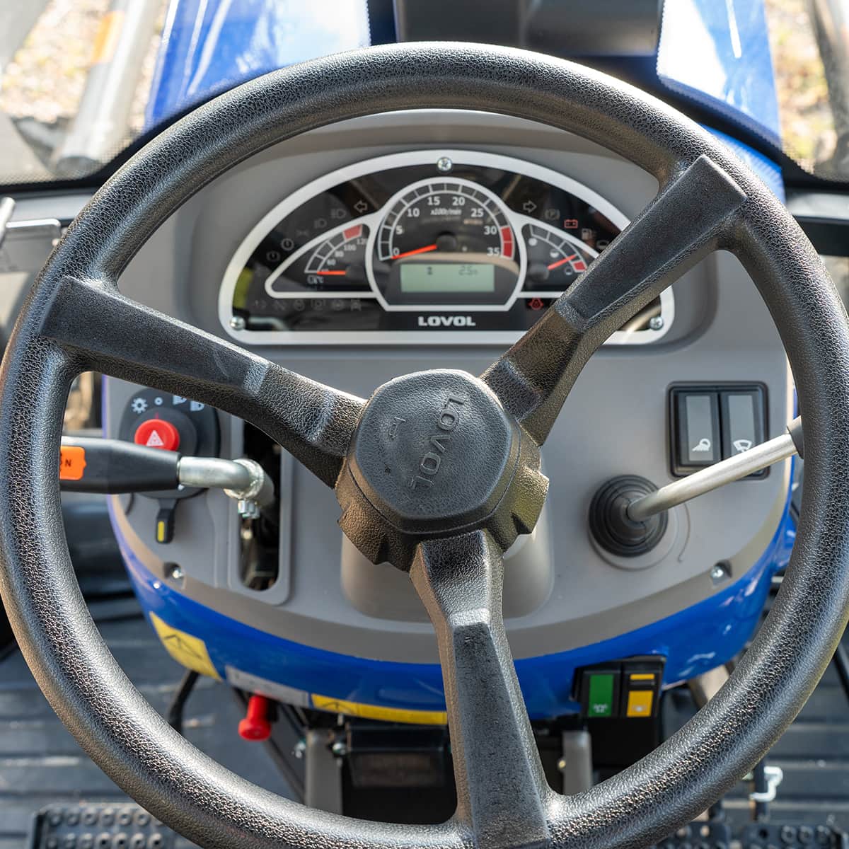 Traktor Lovol 25 hk med frontlaster Stage V