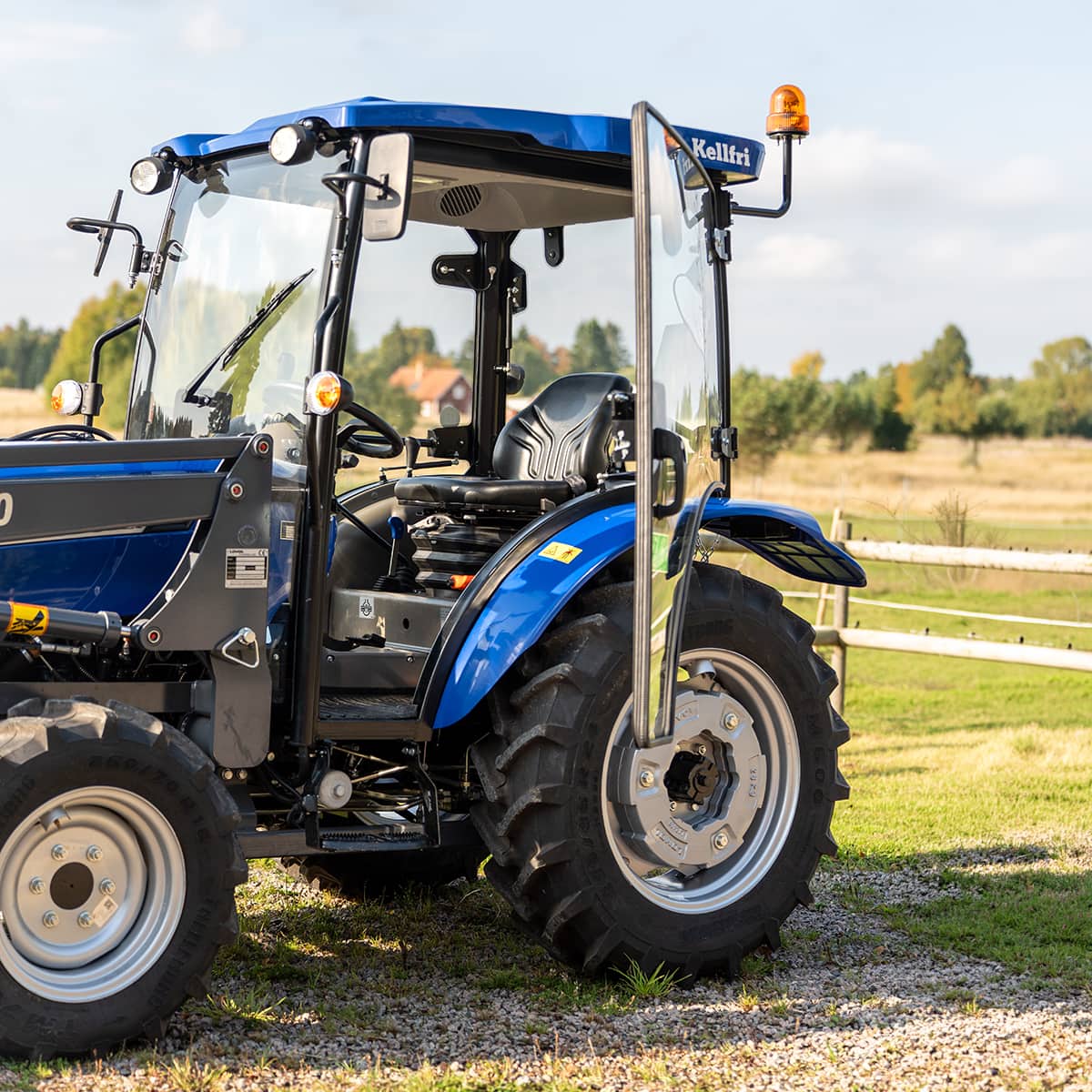 Traktor Lovol 25 hk med frontlaster Stage V