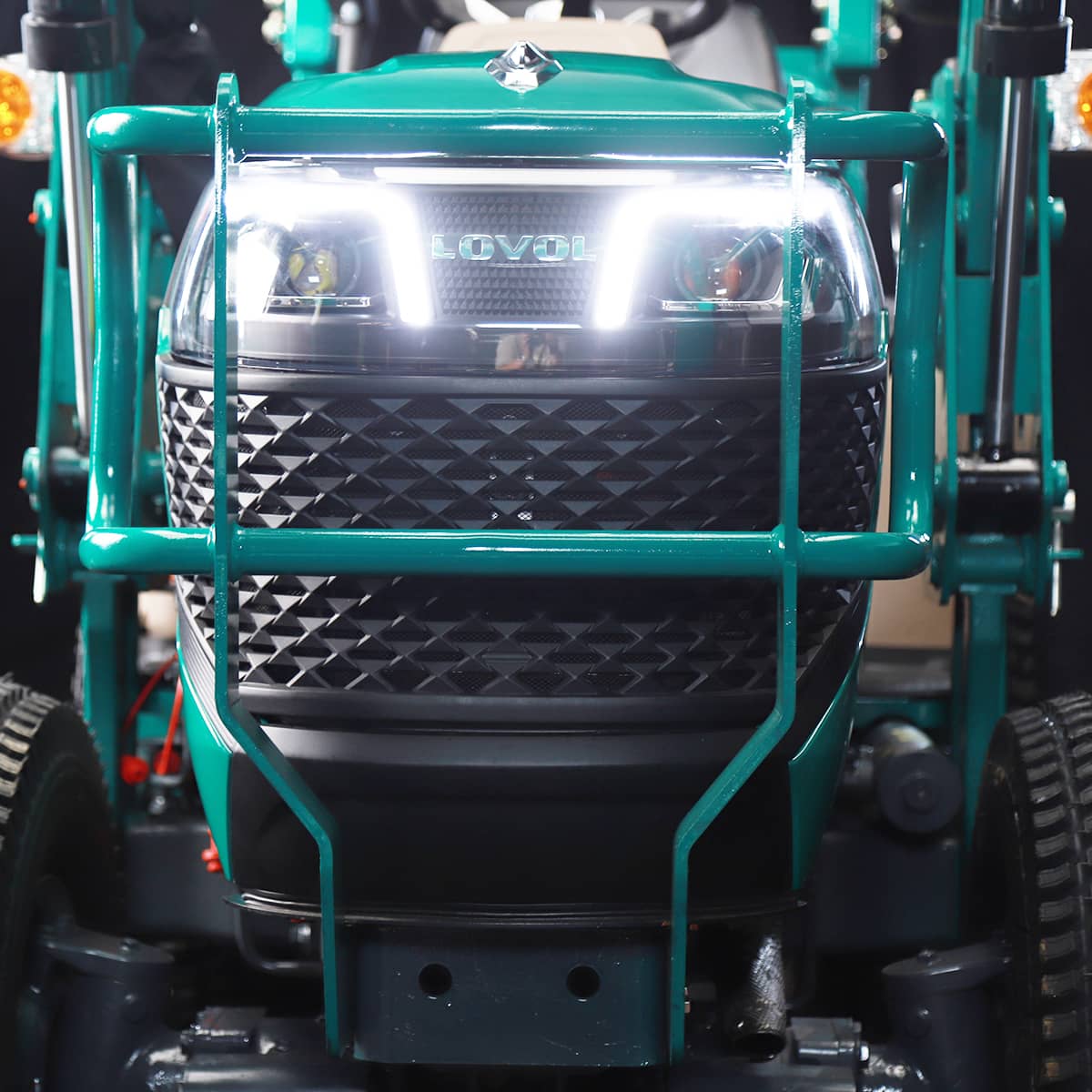 Kompakttraktor Lovol 25 hk, uten hytte