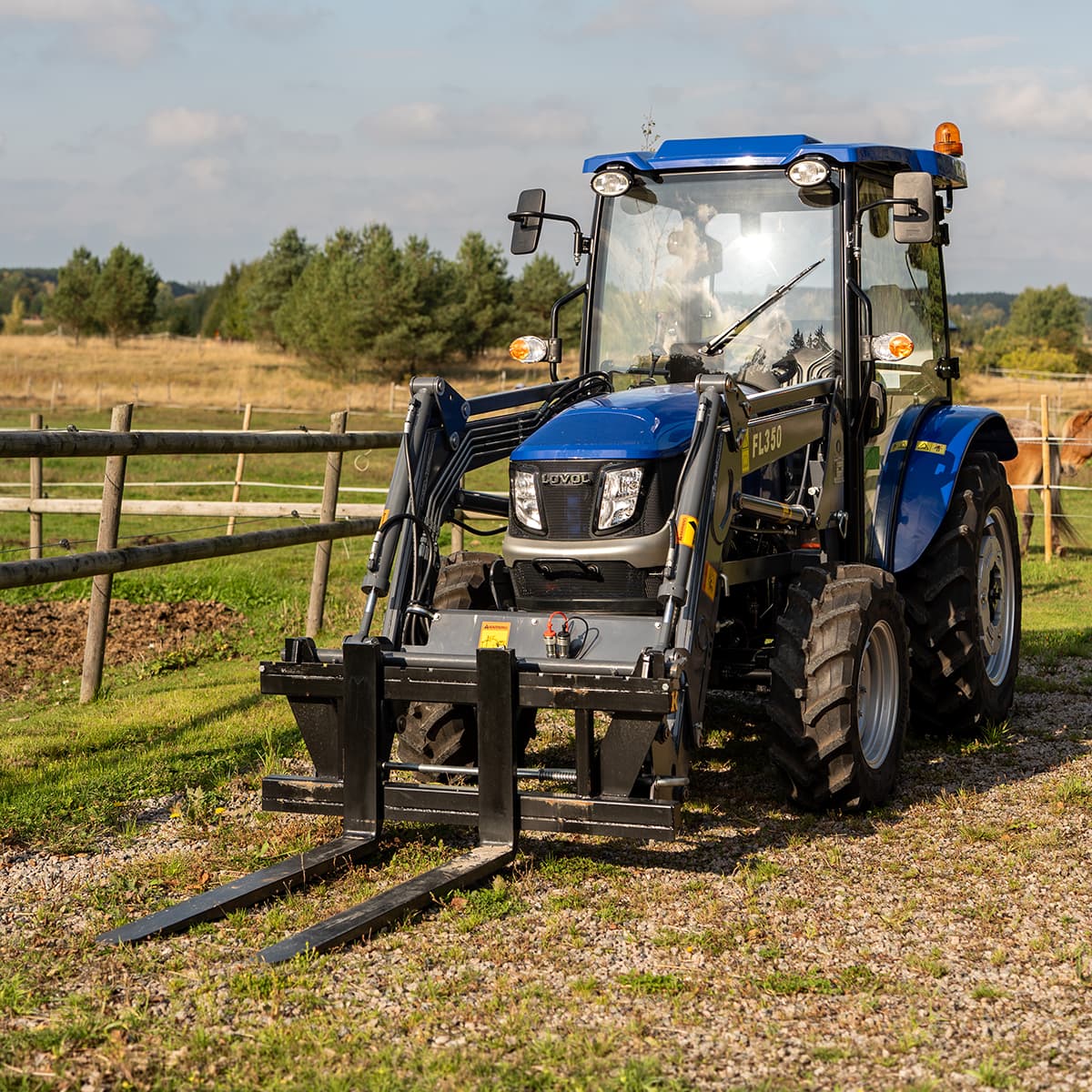 Traktor Lovol 25 hk med frontlaster Stage V