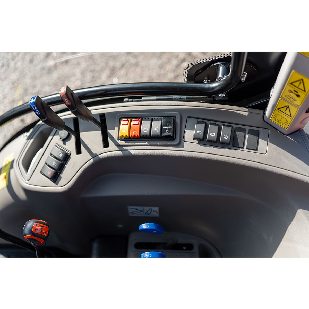 Traktor Lovol 55 hk PRO 4WD med frontlaster, Stage V