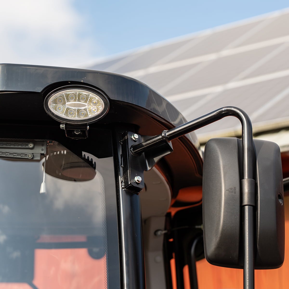 Traktor Lovol 55 hk PRO 4WD med frontlaster, Stage V