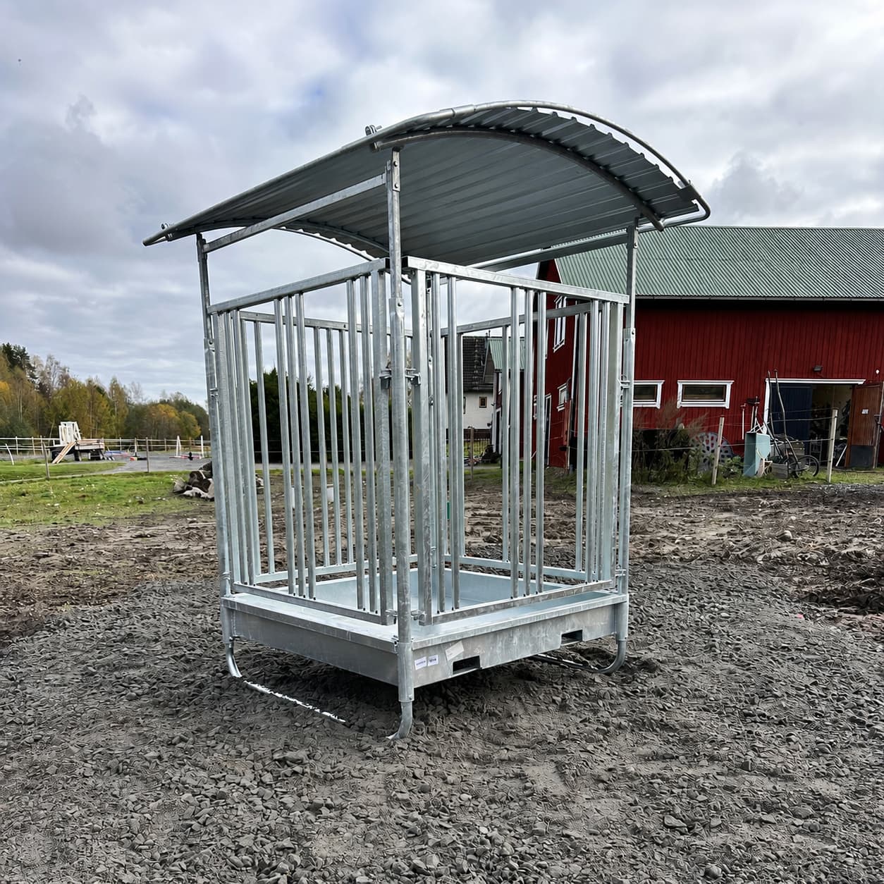 Fôrhekk med gittergrind for hest, 8 plasser