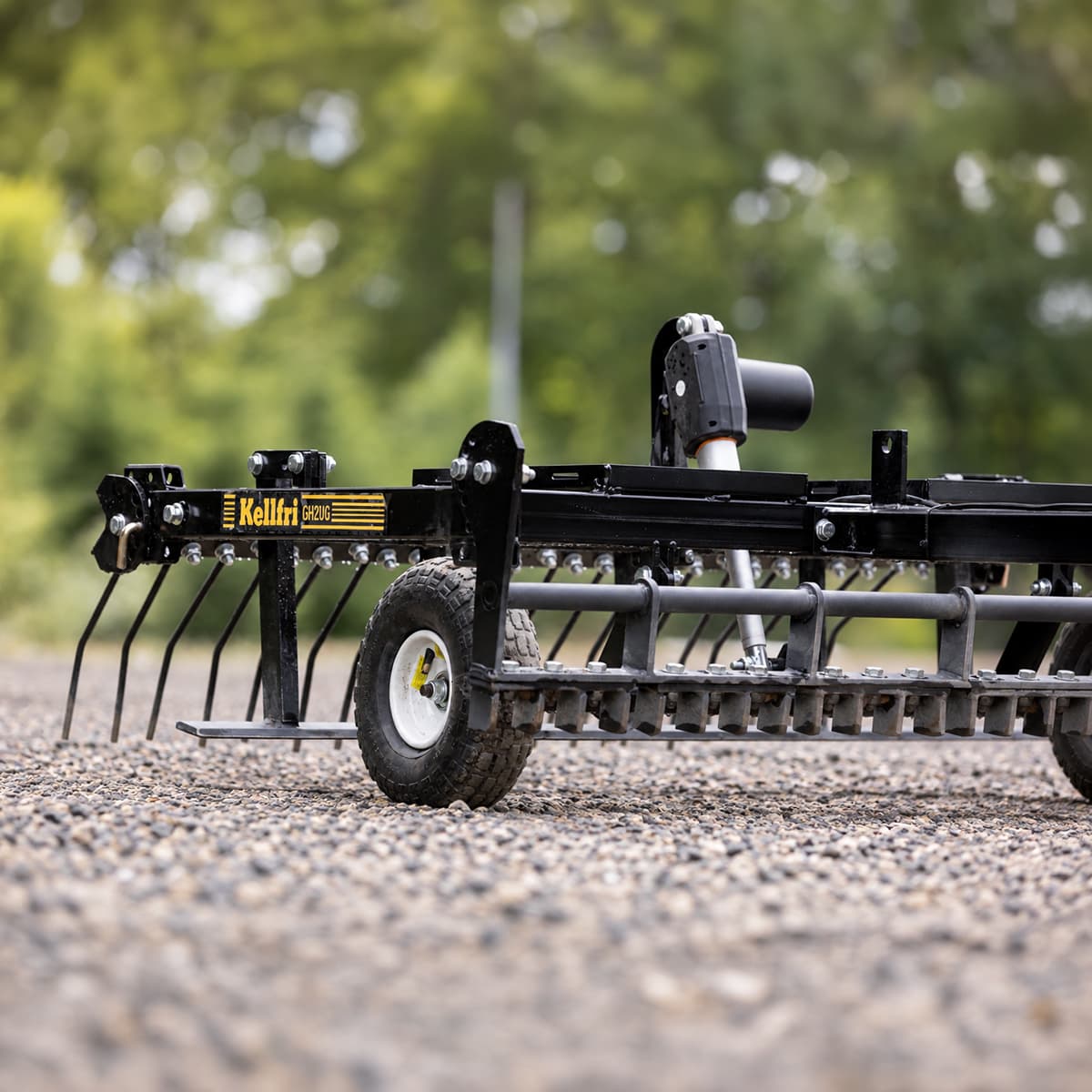 Gårdsharv ATV med justerbart chassis og drag