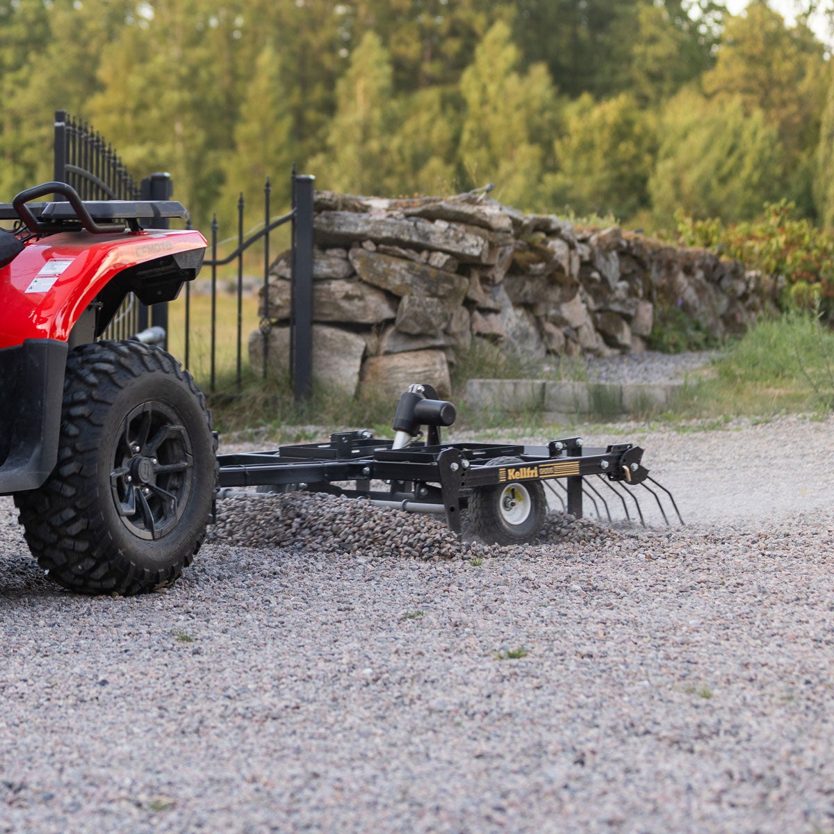 Gårdsharv ATV med justerbart chassis og drag