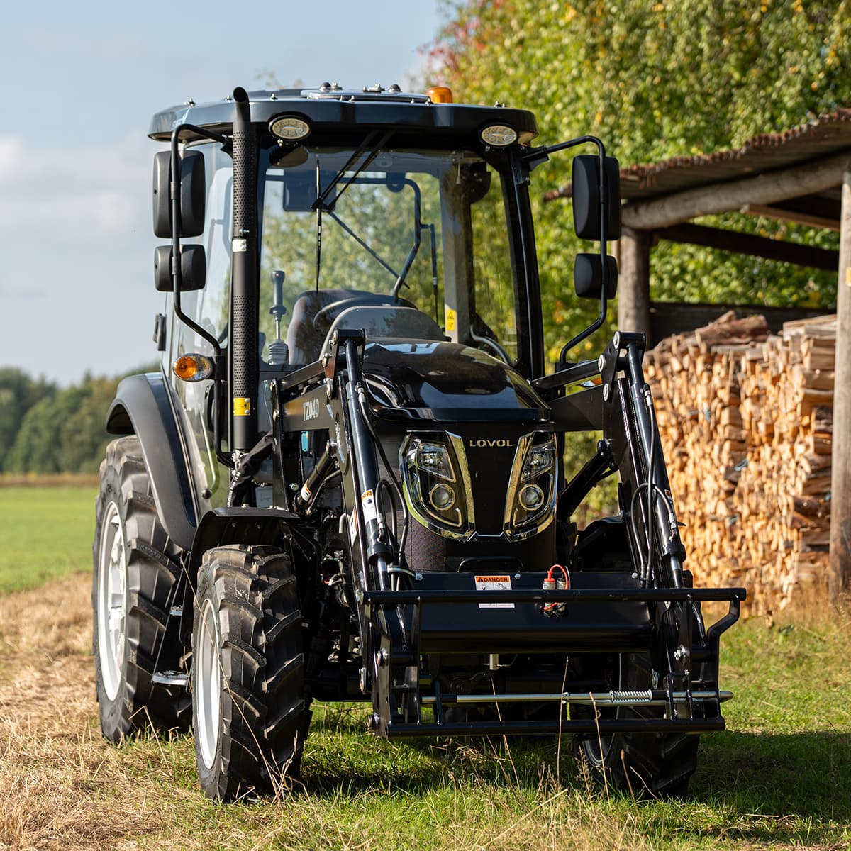Traktor Lovol 55 hk PRO 4WD med frontlaster, Stage V