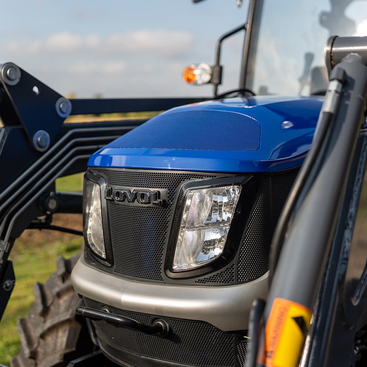 Traktor Lovol 25 hk med frontlaster Stage V