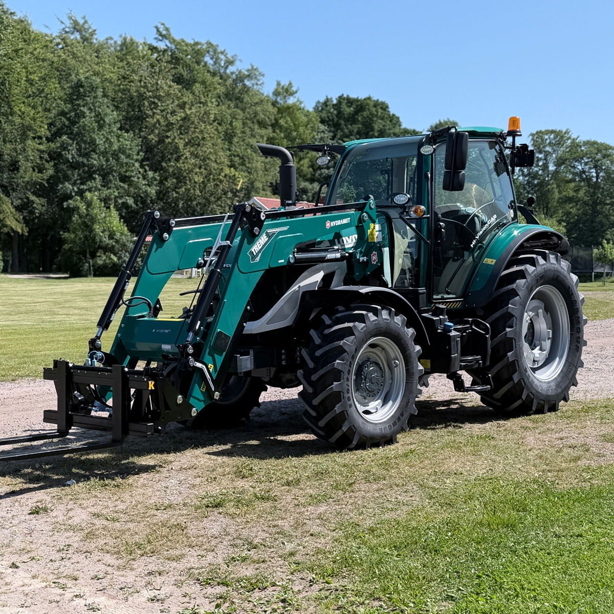 Traktor Lovol 110 hk 4WD med frontlaster